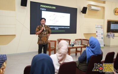 Unpad Geulis Research Team Provides Reproductive Health Education to Female Workers